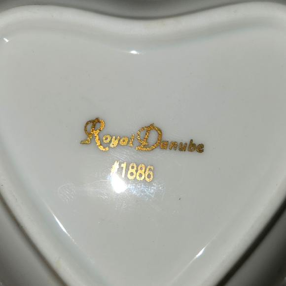 Hand Painted Royal Danube Heart-shaped ring bowl. - Picture 3 of 4